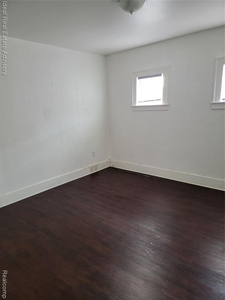 Property Photo:  43 W Charlotte Street 2  MI 48229 