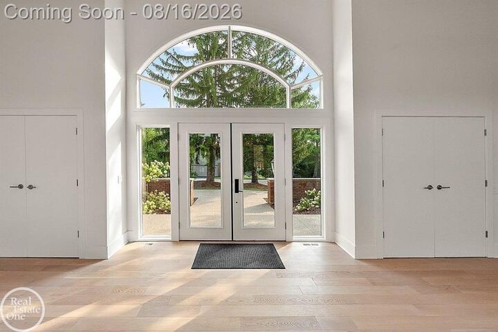 Property Photo:  4585 Kiftsgate Bend  MI 48302 