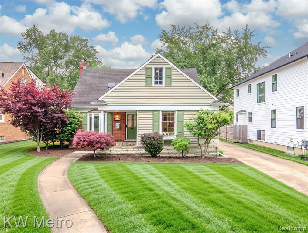 Property Photo: 2120 Vinsetta Boulevard MI 48073