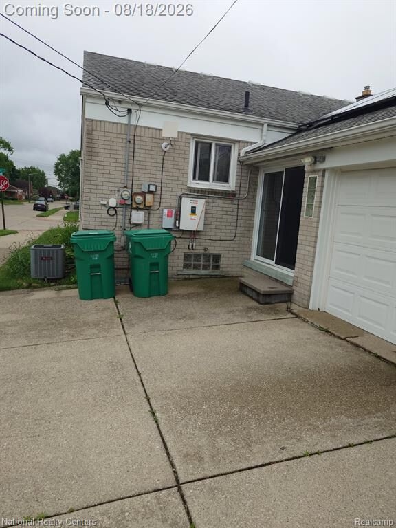 Property Photo: 18131 Oak Avenue MI 48021