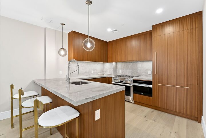 Property Photo:  244 E 52nd Street 6B  NY 10022 