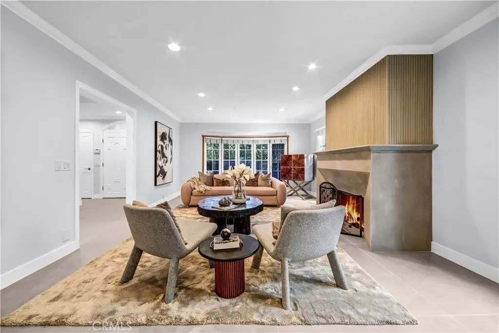 Property Photo:  725 N Doheny  CA 90210 