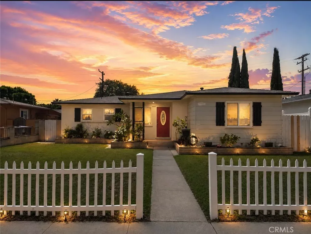 Property Photo:  611 S Pine  CA 92805 