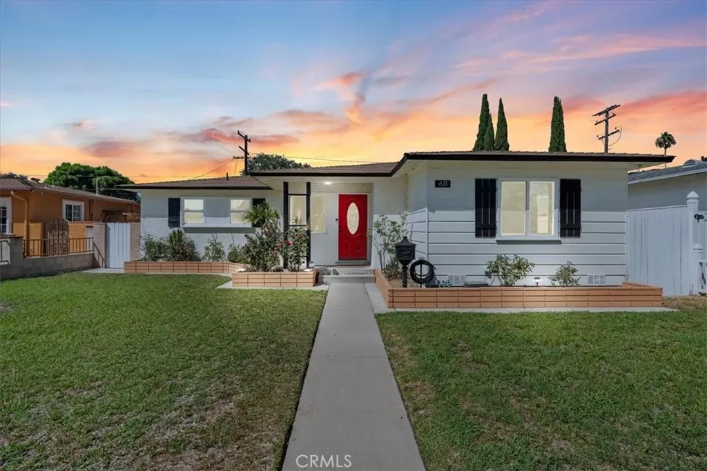Property Photo:  611 S Pine  CA 92805 
