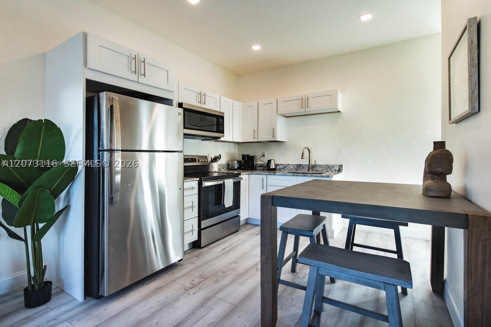 Property Photo:  115 SE 2nd St 2  FL 33009 