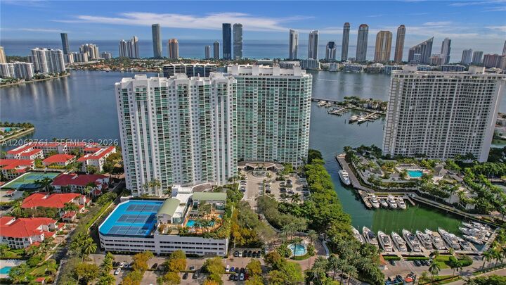 Property Photo:  3201 NE 183rd St 2403  FL 33160 