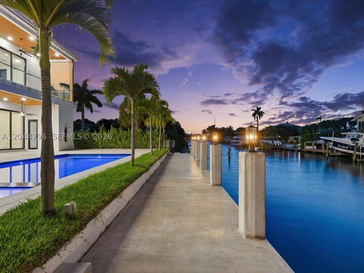 Property Photo: 2 Sunset Ln FL 33062