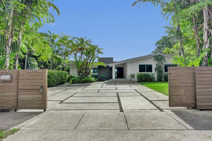 Property Photo:  19231 NE 22nd Ave  FL 33180 