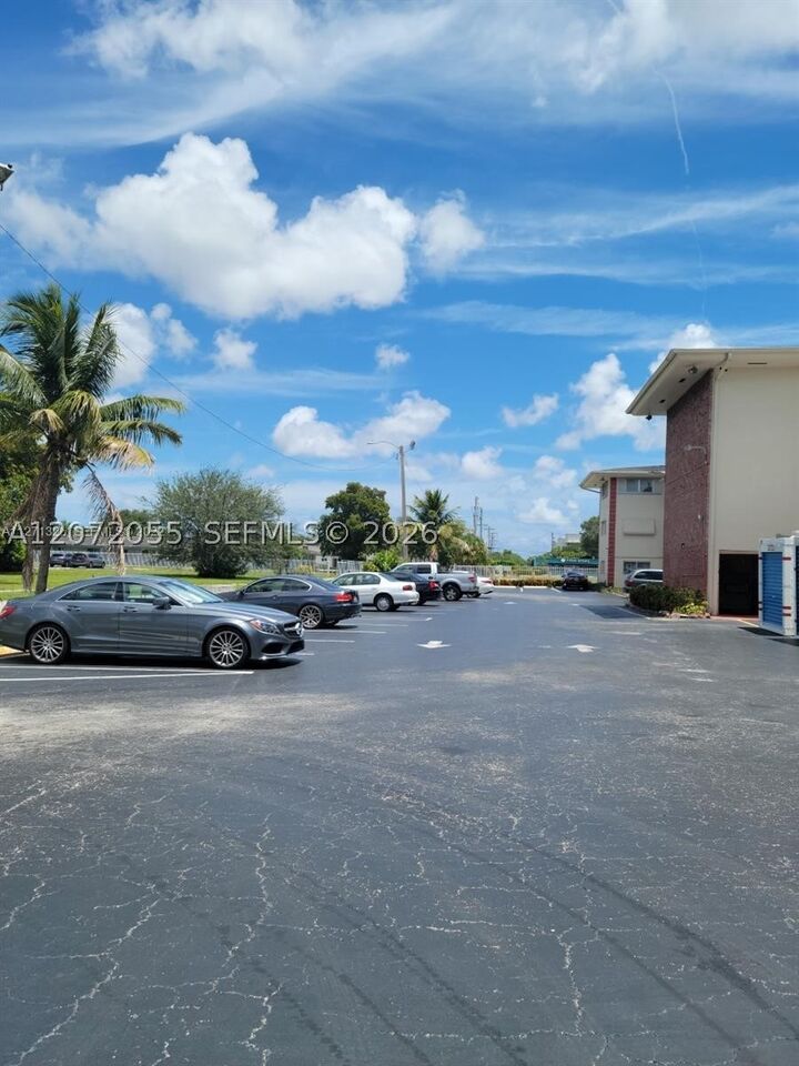 Property Photo: 4730 NW 10th Ct 302 FL 33313