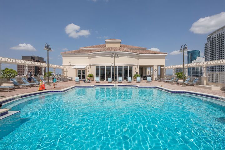 Property Photo:  511 SE 5th Ave 2111  FL 33301 