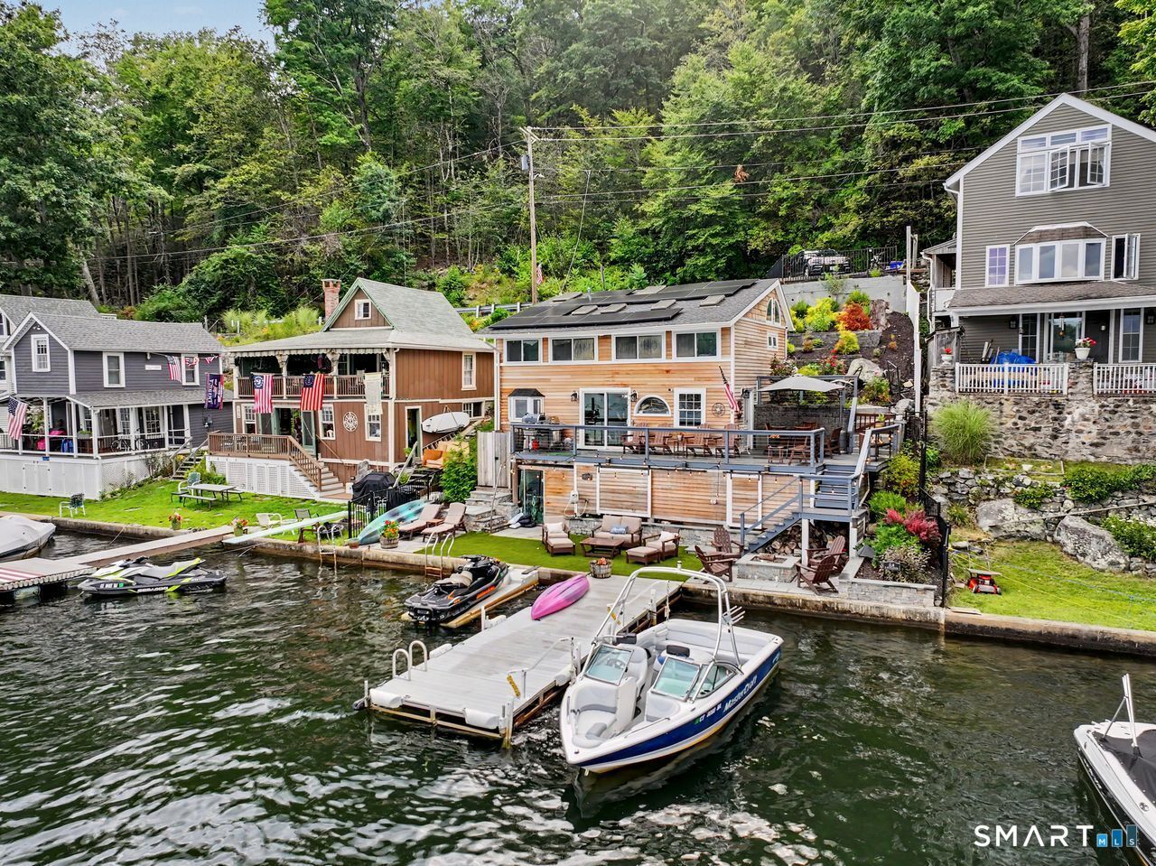 Property Photo:  804 West Wakefield Boulevard  CT 06098 