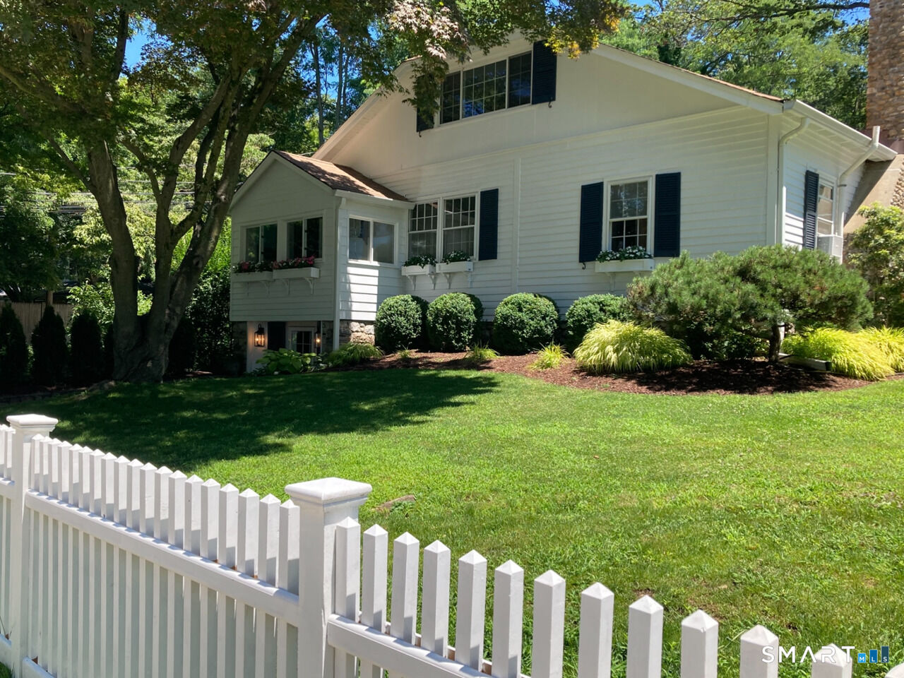 Property Photo:  209 Compo Road South  CT 06880 