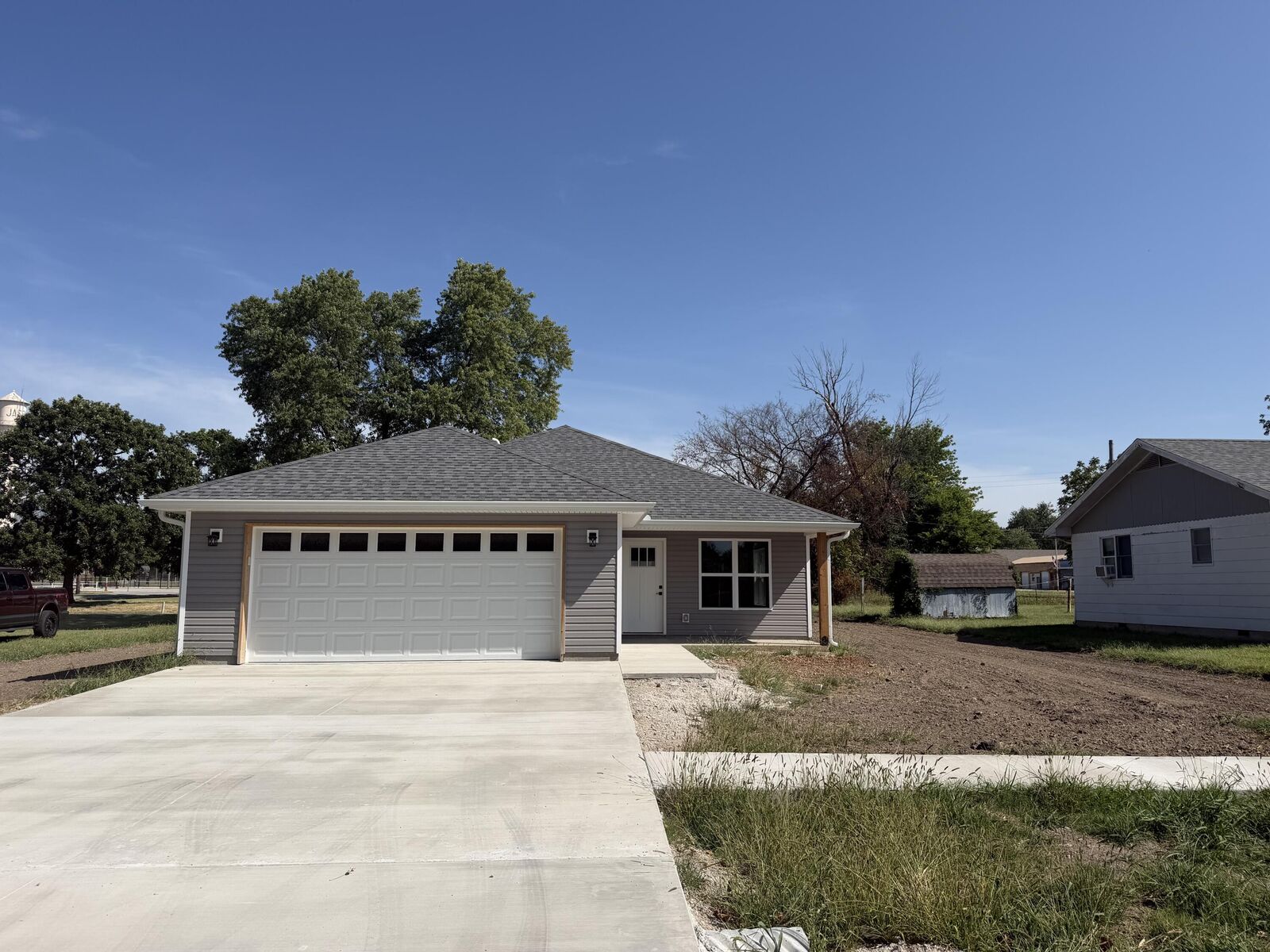 Property Photo:  215 W Lexington Avenue  MO 64755 