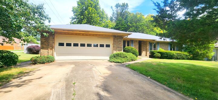 Property Photo:  1811 E Holiday Street  MO 65804 