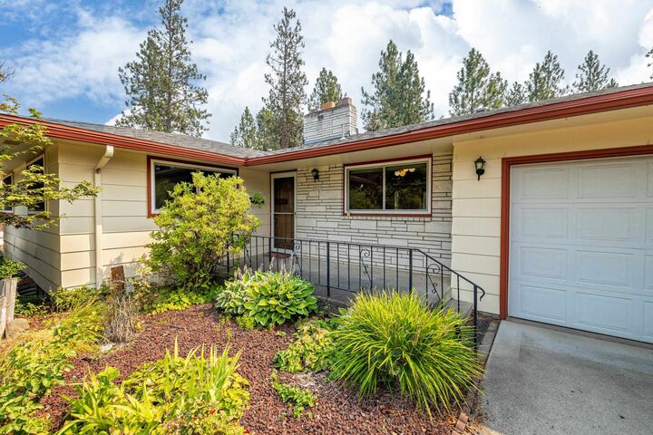 Property Photo: 2927 W Beacon Ave WA 99208