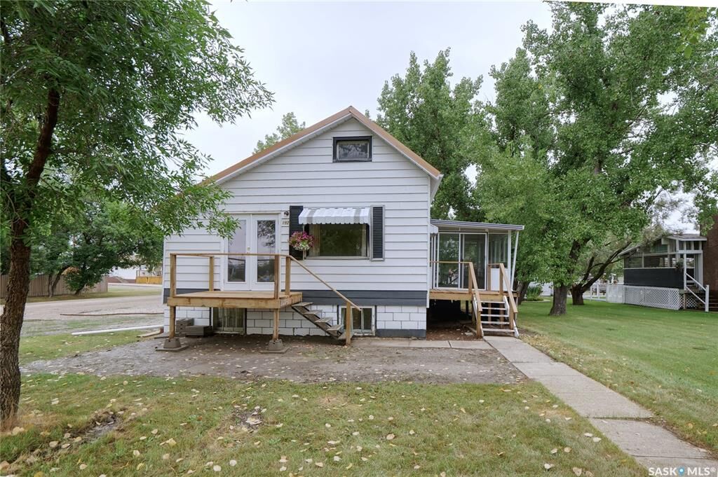 Property Photo:  192 2nd Avenue W  SK S0H 0T0 