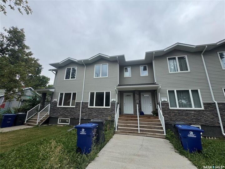 525 Alexandra Street — photo 1