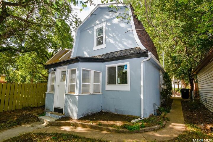 Property Photo: 1626 19th Street W SK S7M 1C6
