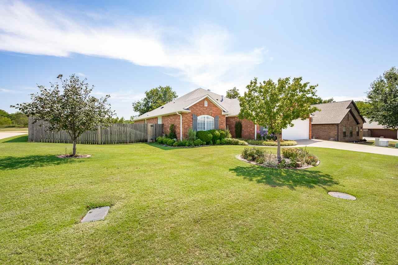 Property Photo:  421 E Amethyst Avenue  OK 74075 