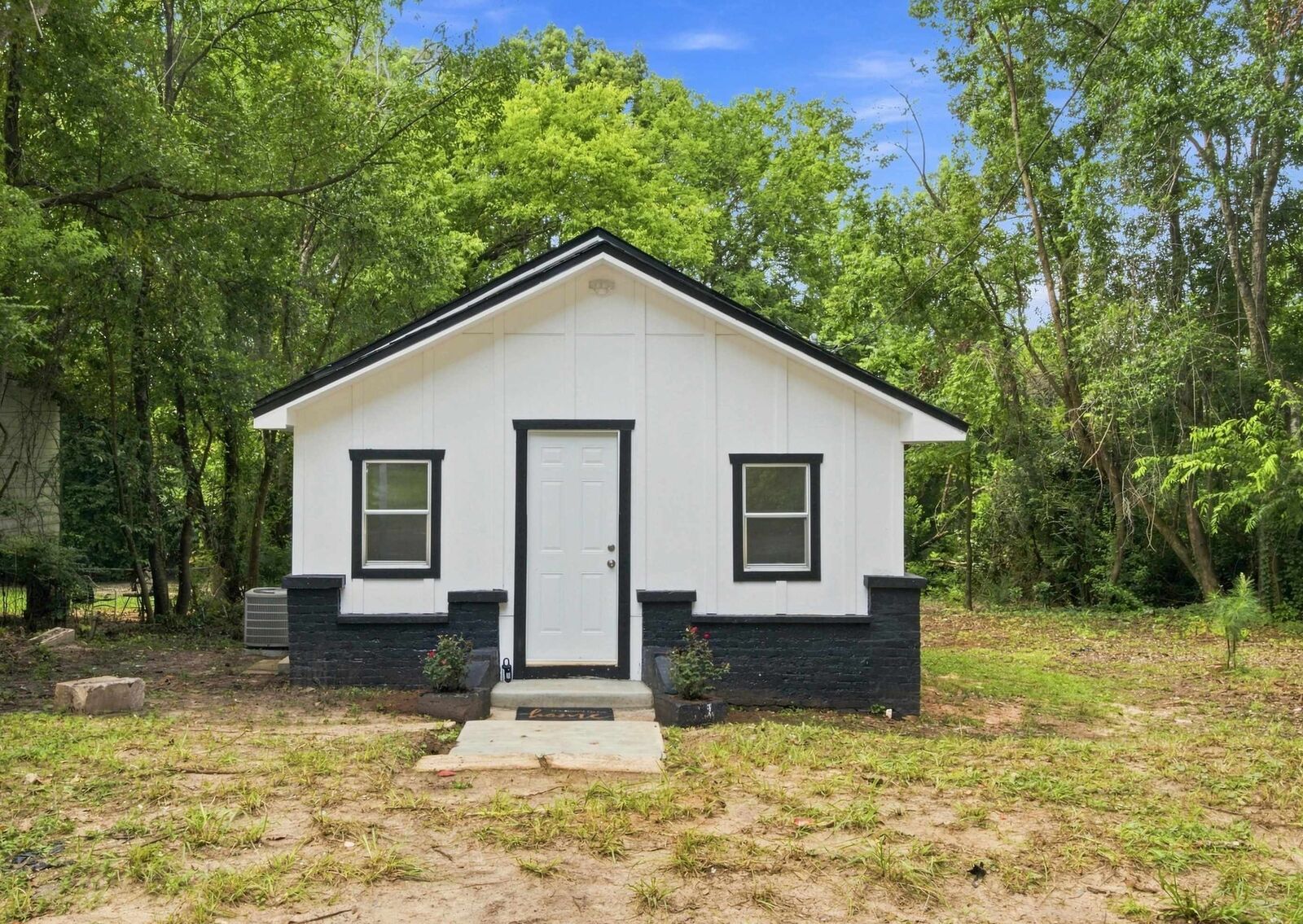 Property Photo: 105 Johnson Street FL 32351
