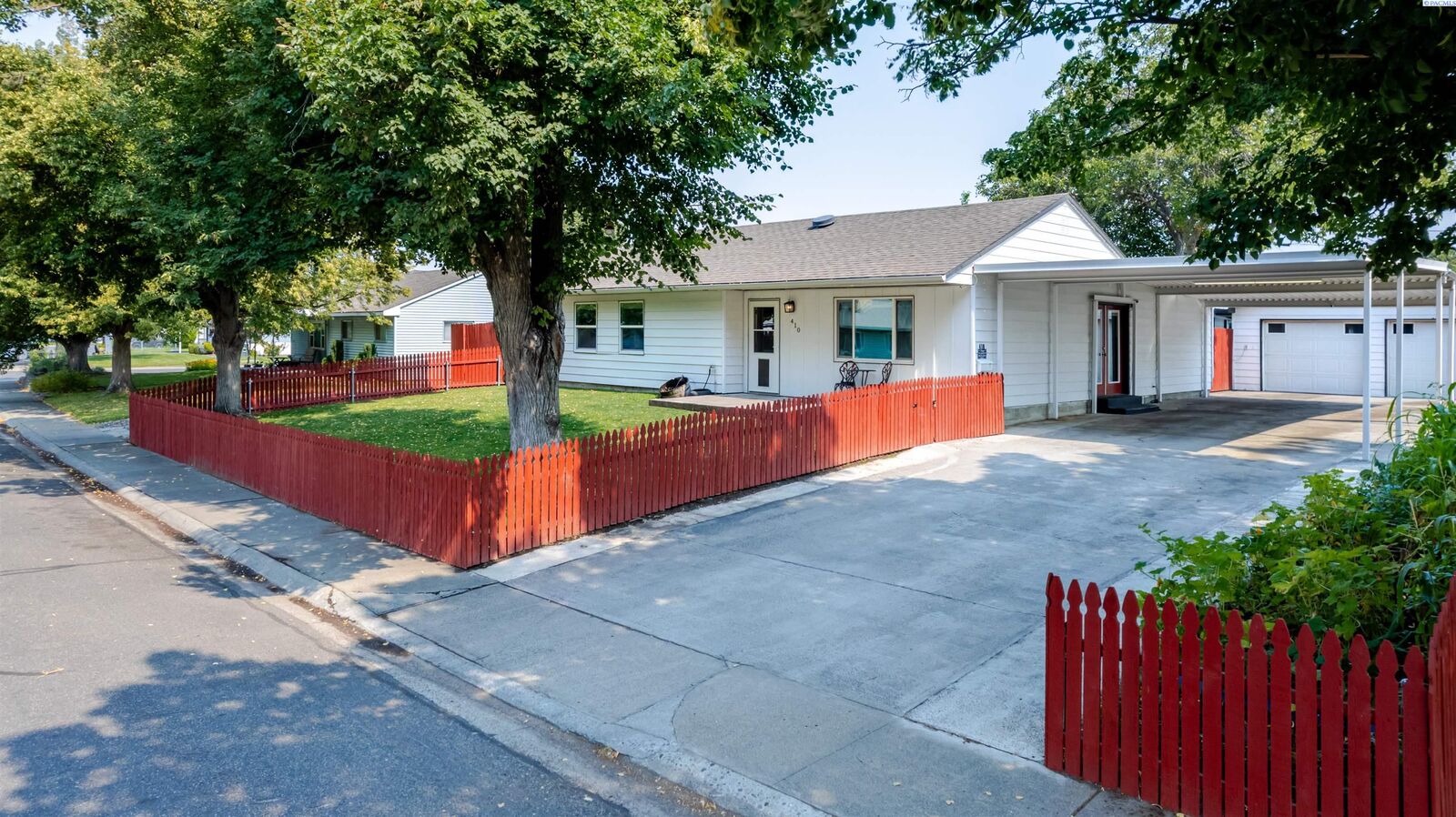 Property Photo:  410 Basswood Drive  WA 99352 