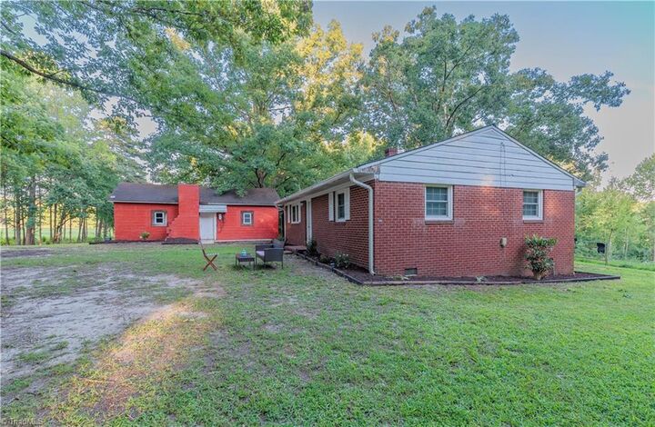 Property Photo: 3226 Jidemi Road NC 27406