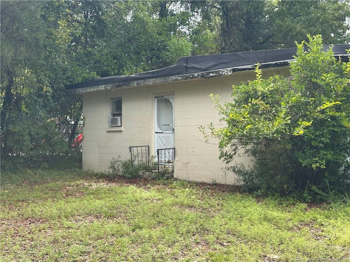 Property Photo: 1130 W New Hampshire Avenue NC 28387