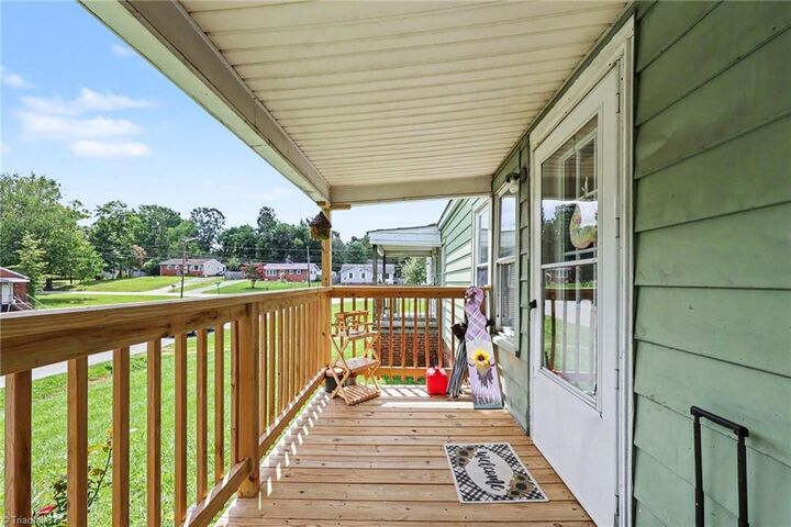 Property Photo:  809 Arthur Avenue  NC 27263 