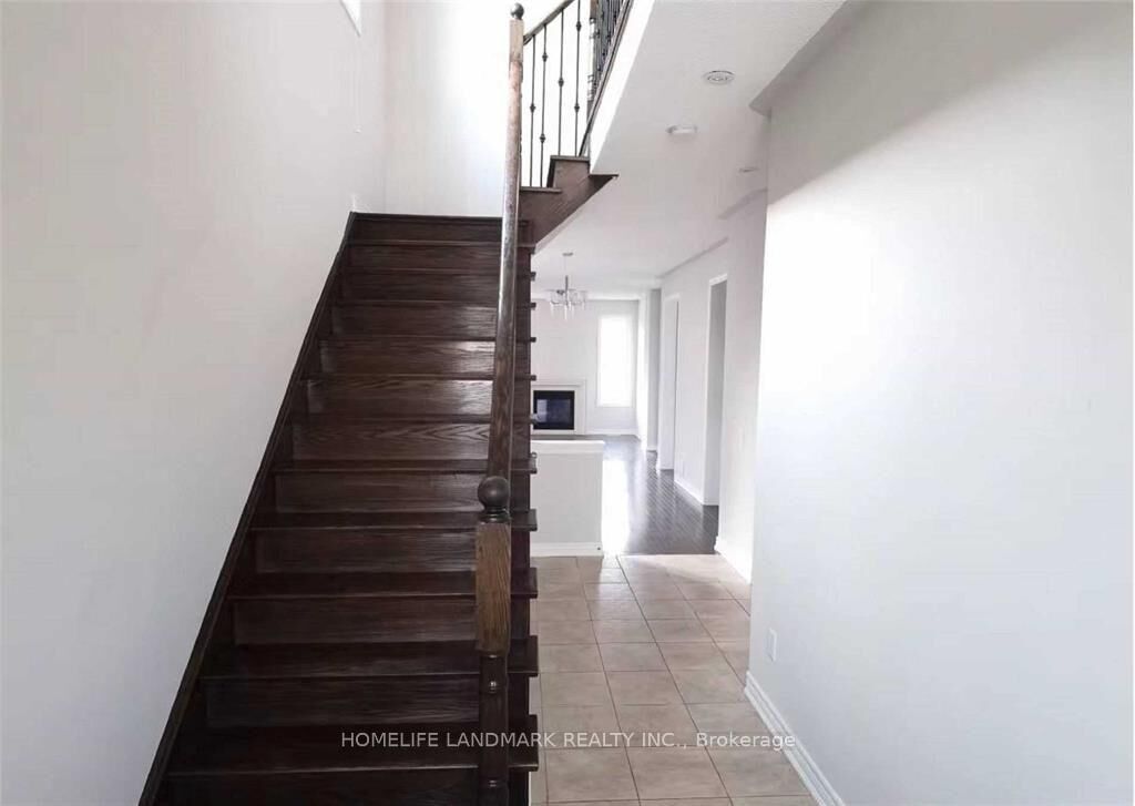 Property Photo:  77 Reynolds Crescent  ON L4G 0J1 