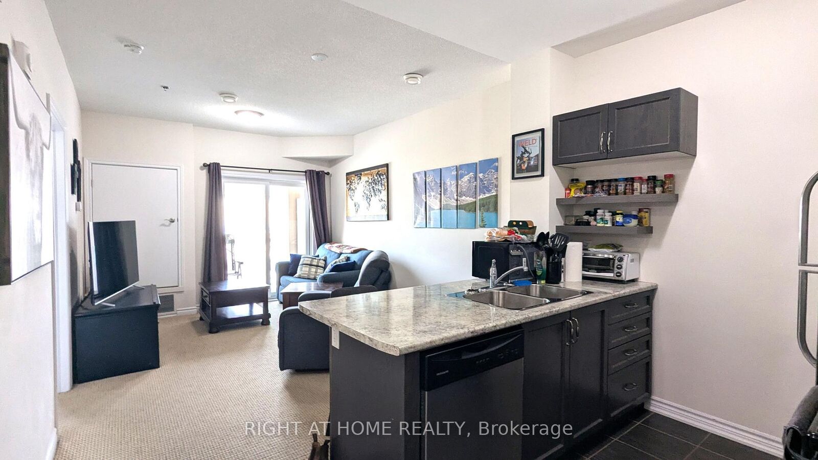 Property Photo: 1360 Costigan Road 210 ON L9T 0Y8