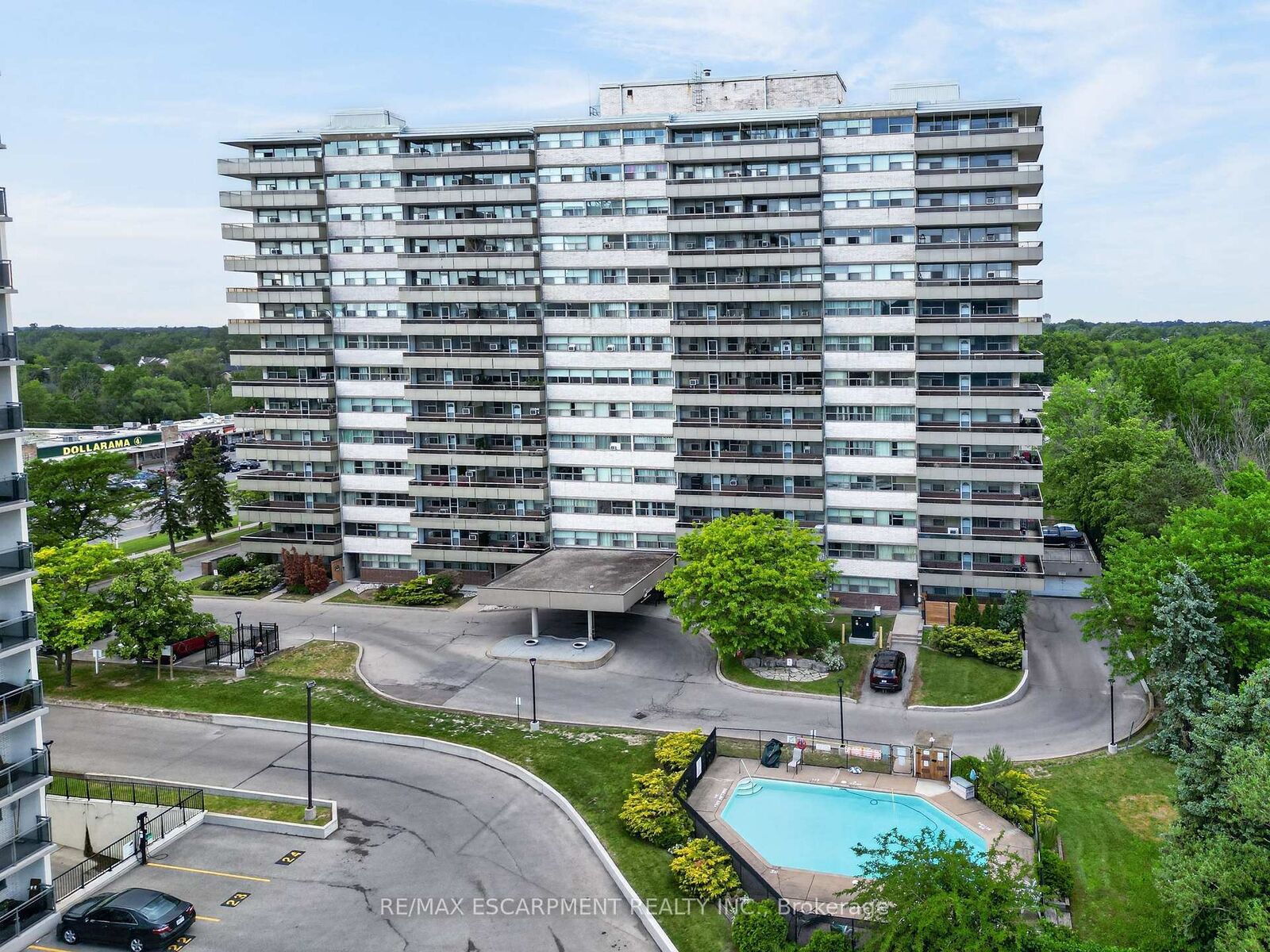 Property Photo: 215 Glenridge Avenue 1201 ON L2T 3J7