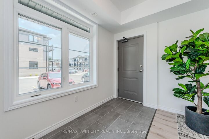 Property Photo: 39 Lomond Lane ON N2R 0T6
