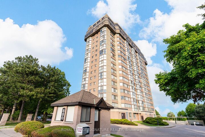 880 Dundas Street W 405 — photo 1