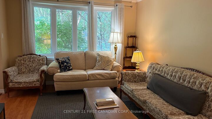 Property Photo:  460 Castlegrove Boulevard Room 2  ON N6G 1K8 