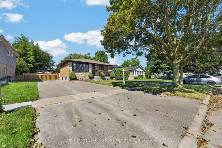 Property Photo: 382 Fairlawn Street ON L1J 4R3