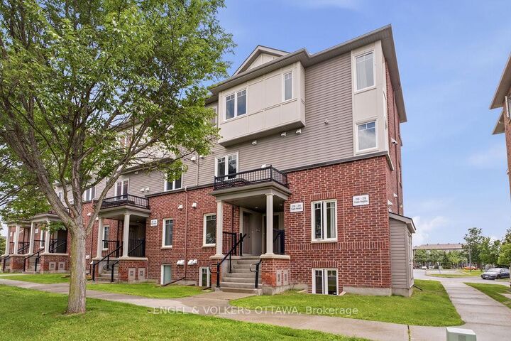 Property Photo: 270 Espin Heights ON K2J 0Y8