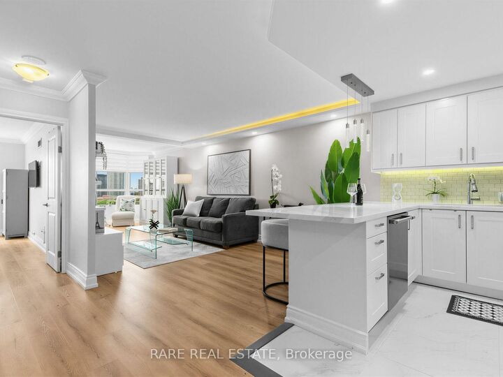 Property Photo: 7601 Bathurst Street 710 ON L4J 4H5