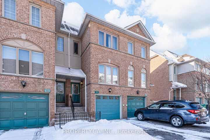 Property Photo: 1050 Bristol Road W 45 ON L5V 2E8