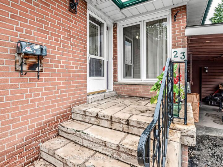 Property Photo: 23 Lynnbrook Drive ON M1H 2M1