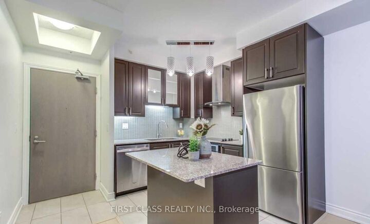 Property Photo: 9090 Yonge Street 1509 ON L4C 0Z1