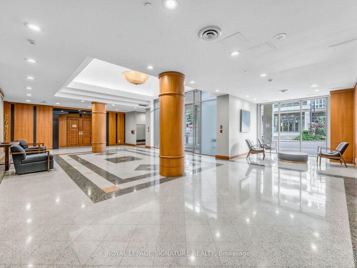Property Photo: 256 Doris Avenue 1711 ON N2N 6X8