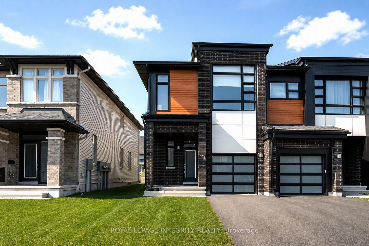 Property Photo: 523 Triangle Street ON K2V 0M7