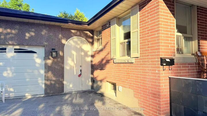 Property Photo: 385 Marybay Crescent Bsmt Unit 2 ON L4C 2X5