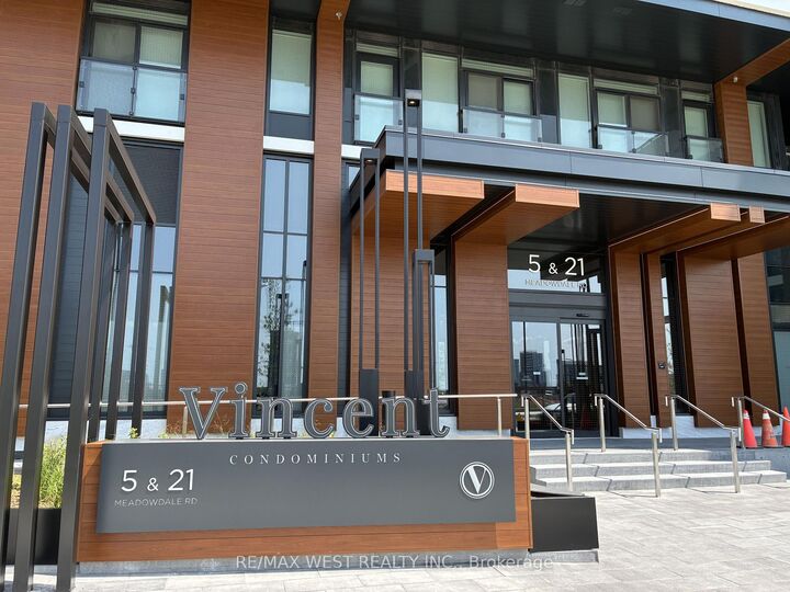 Property Photo:  21 Meadowdale Road 1004  ON L4K 0H6 