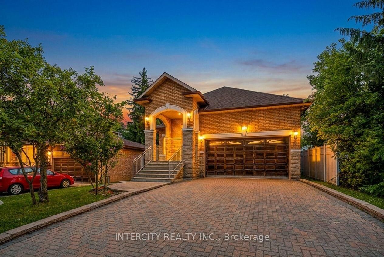 Property Photo: 42 Oak Avenue ON L4C 6R7