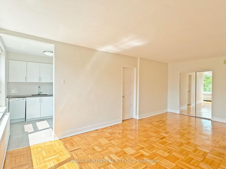Property Photo: 1545 Bathurst Street 402 ON M5P 3H6