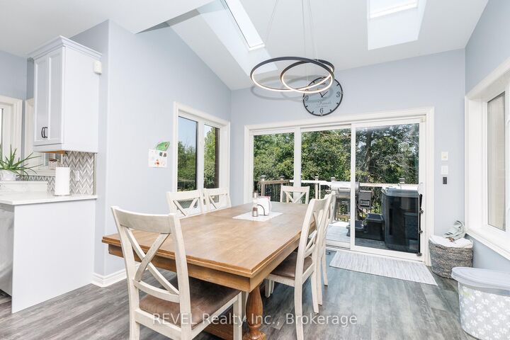 Property Photo: 374 Hillsdale Road ON L3C 7M2