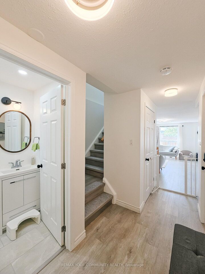 Property Photo:  71 Highbrook Street  ON N2E 3P3 
