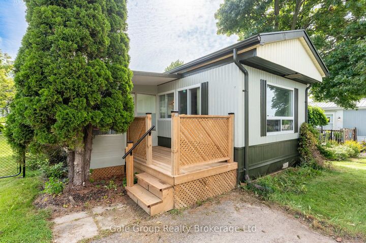 Property Photo: 32 Pineview Ave Avenue ON N0L 2J0