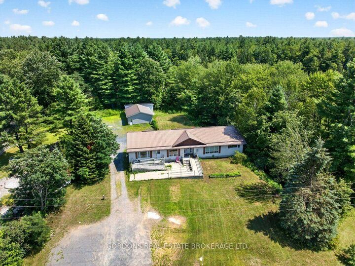 Photo de la propriété:  11703 Highway 41 N/A  ON K0H 1Z0 